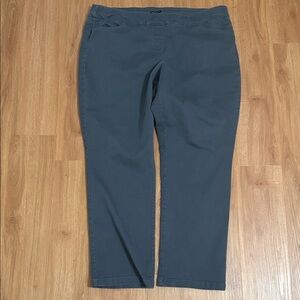 Elegant Women's Charcoal Cropped Jeans